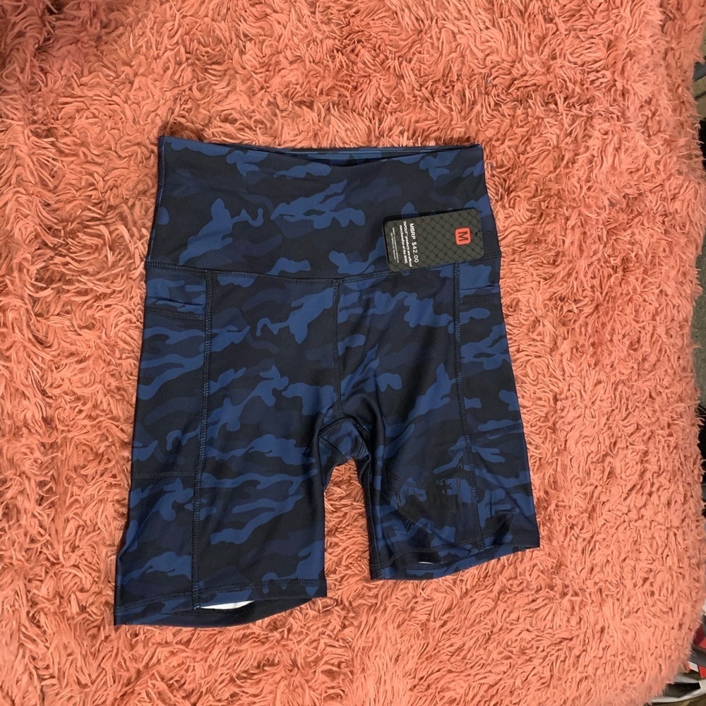 TapOut Workout Shorts Size MEDIUM